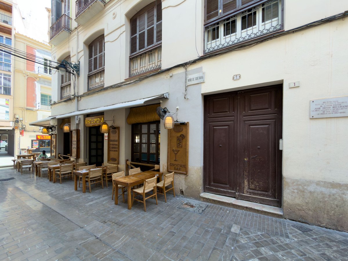4 Bed Middle Floor Apartment in Centro Histórico