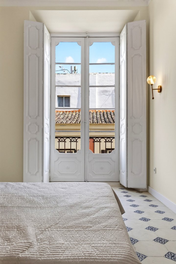 4 Bed Middle Floor Apartment in Centro Histórico