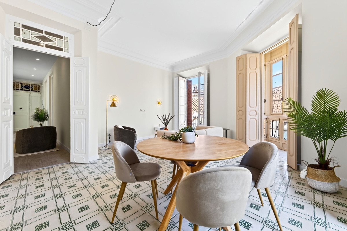 4 Bed Middle Floor Apartment in Centro Histórico