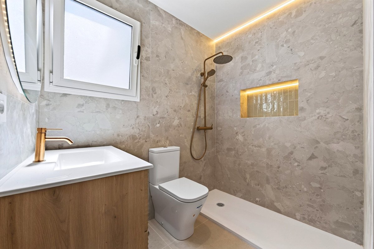 4 Bed Middle Floor Apartment in Centro Histórico