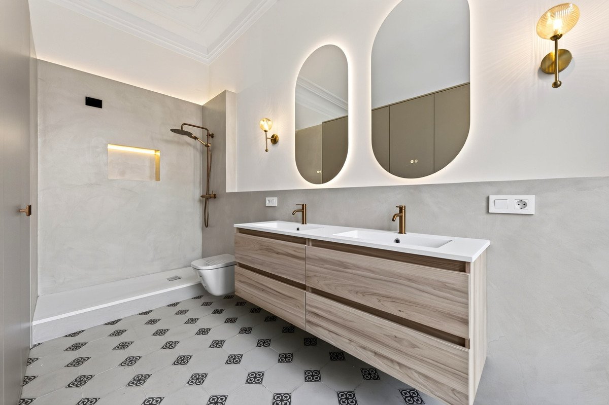 4 Bed Middle Floor Apartment in Centro Histórico