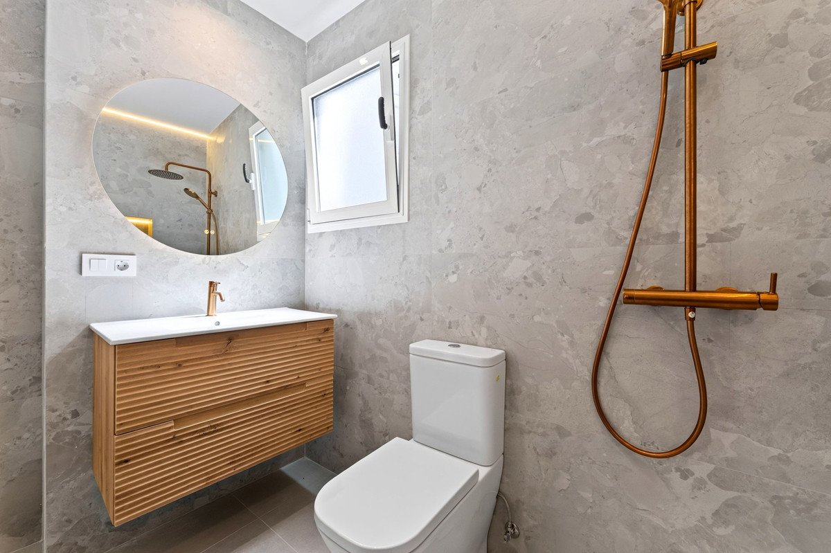 4 Bed Middle Floor Apartment in Centro Histórico