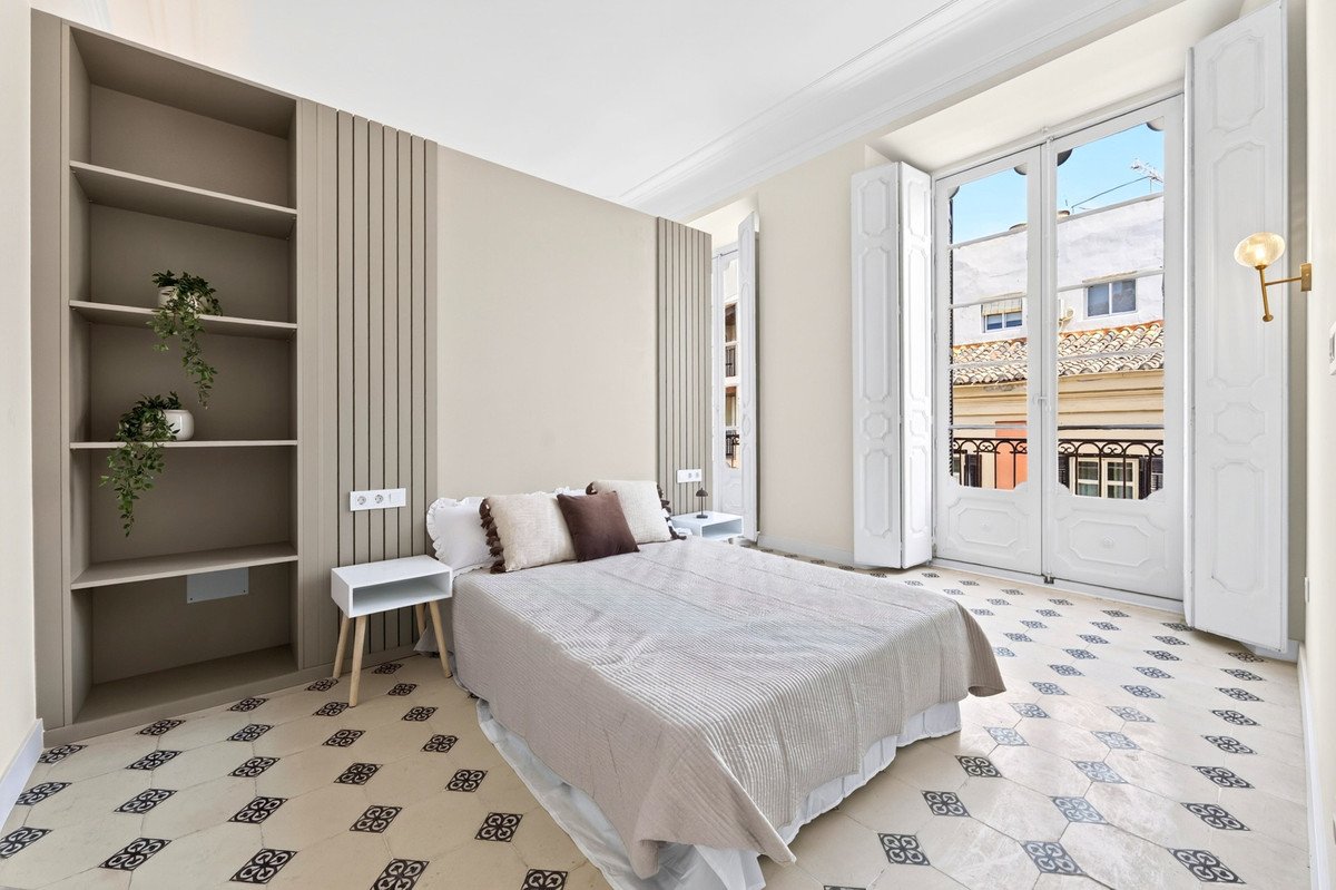 4 Bed Middle Floor Apartment in Centro Histórico