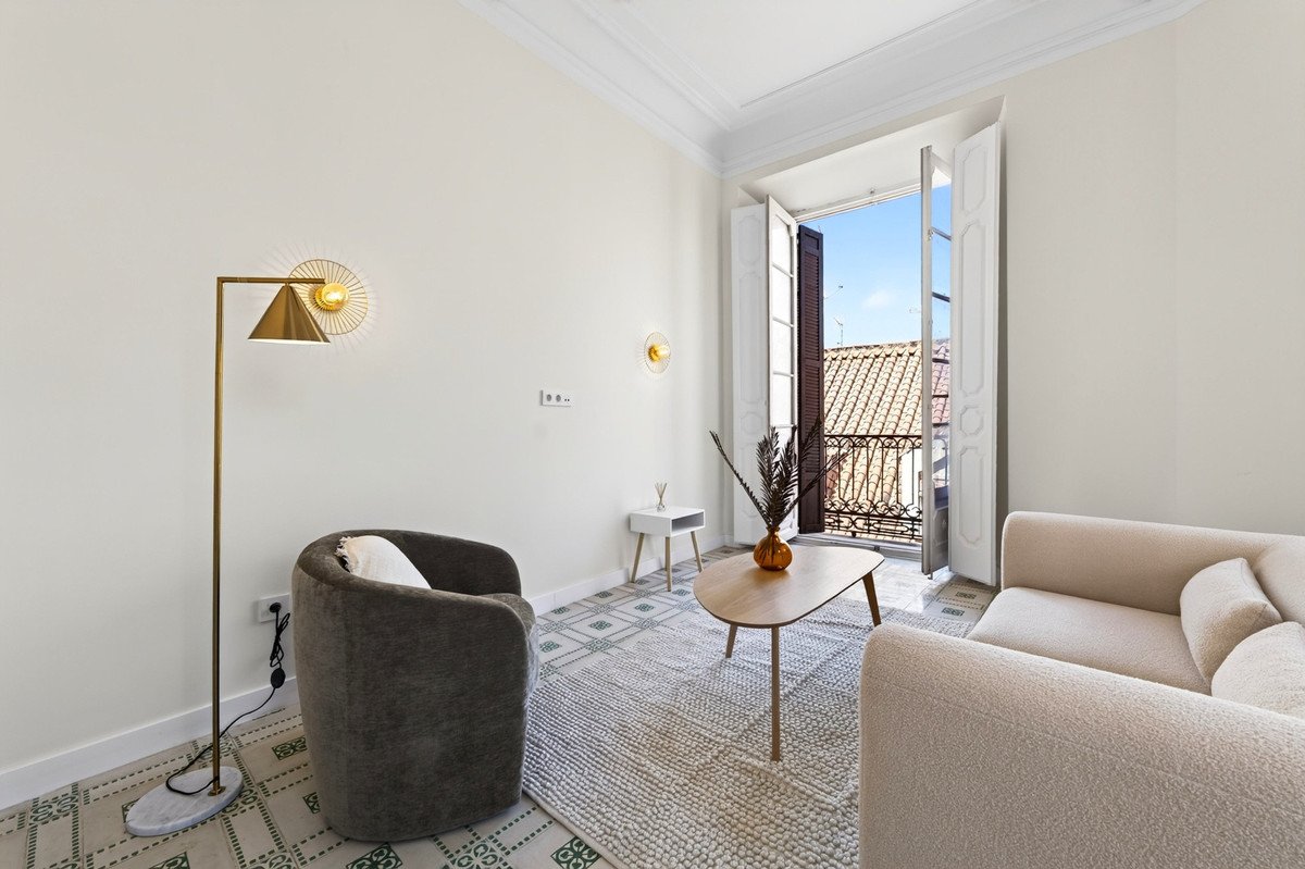 4 Bed Middle Floor Apartment in Centro Histórico