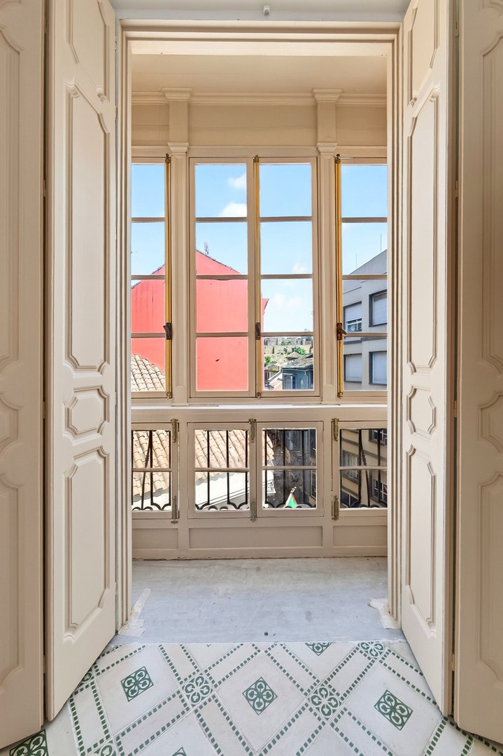 4 Bed Middle Floor Apartment in Centro Histórico