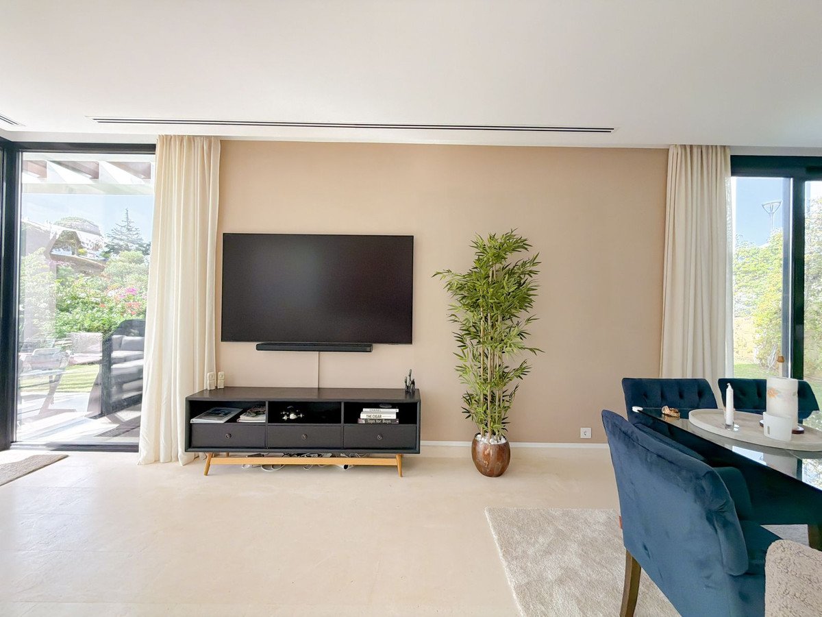 5 Bed Semi-Detached House in Cabopino