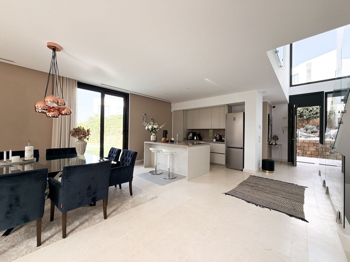 5 Bed Semi-Detached House in Cabopino