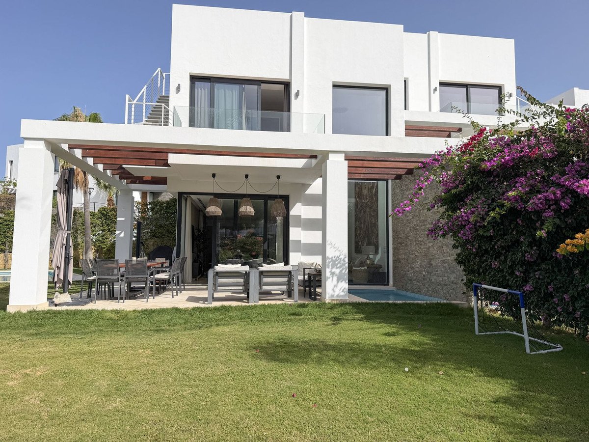 5 Bed Semi-Detached House in Cabopino