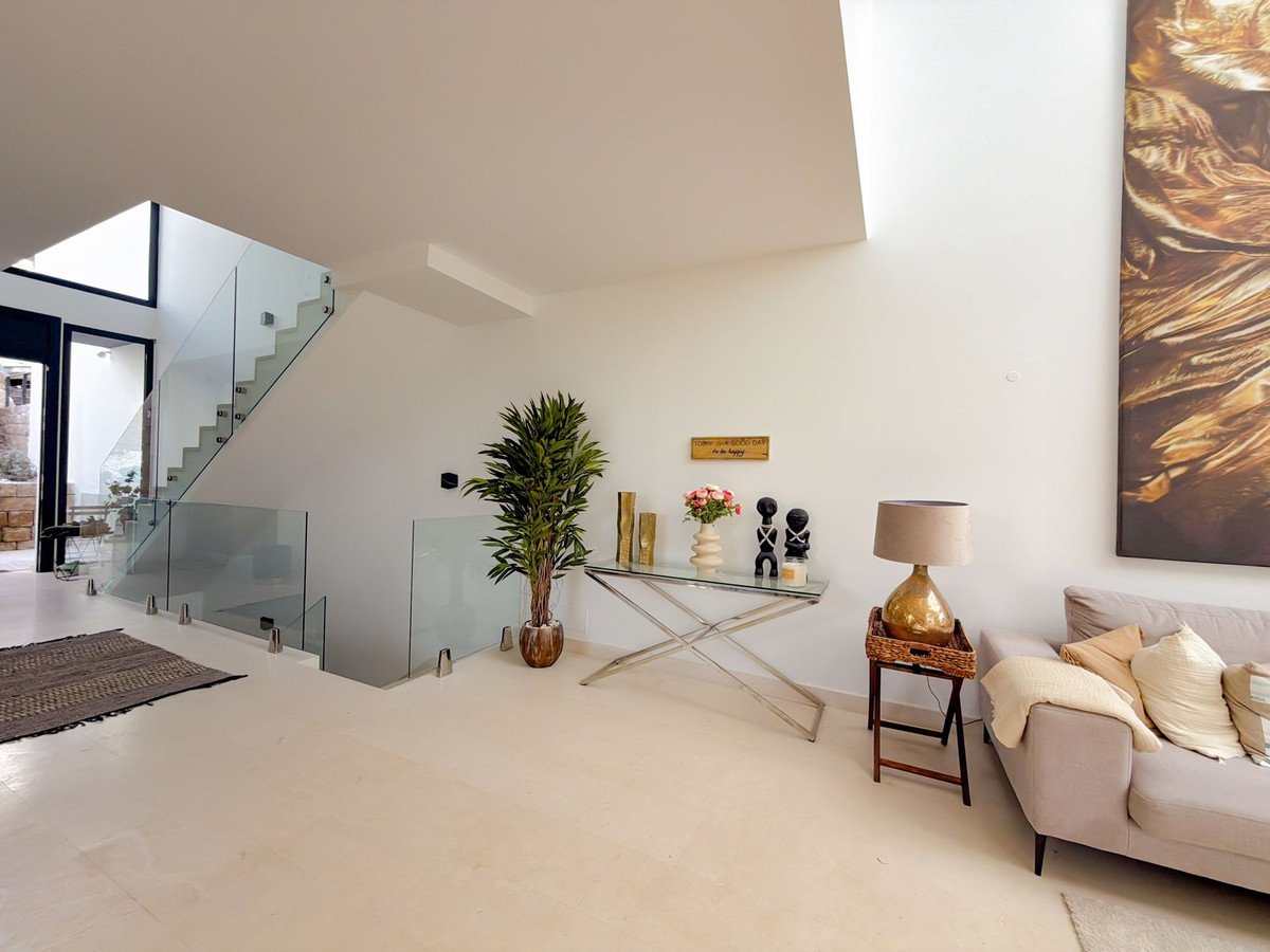 5 Bed Semi-Detached House in Cabopino
