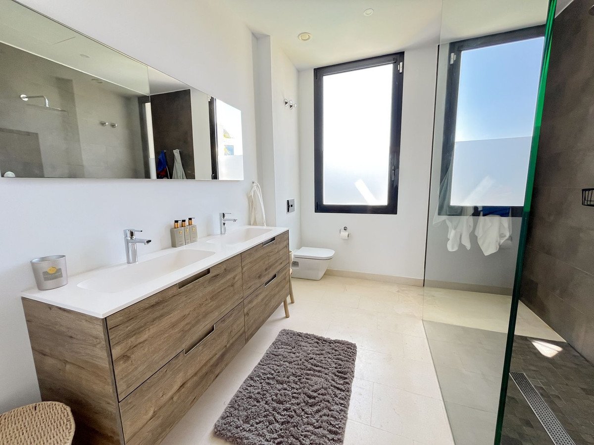 5 Bed Semi-Detached House in Cabopino