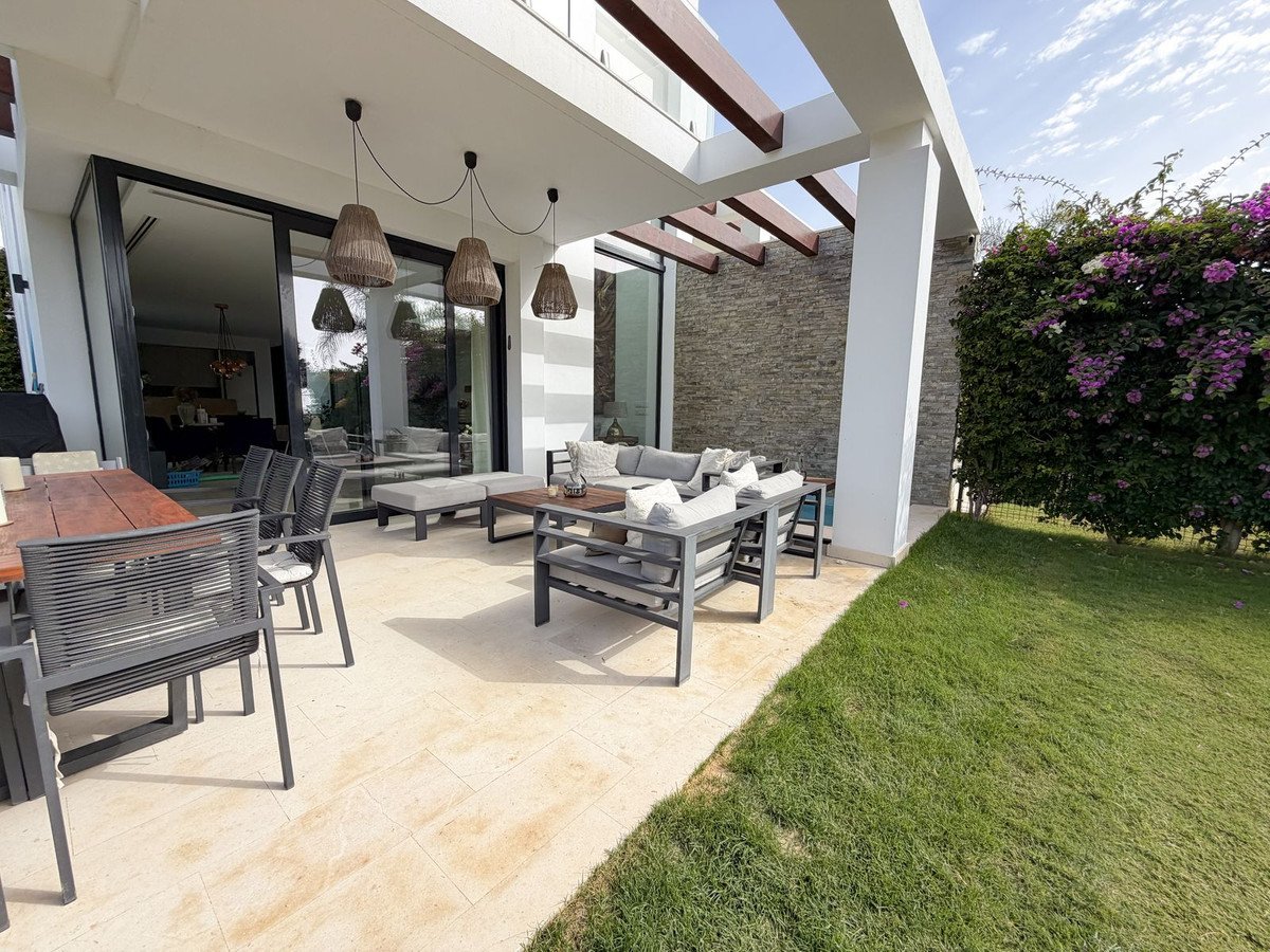 5 Bed Semi-Detached House in Cabopino