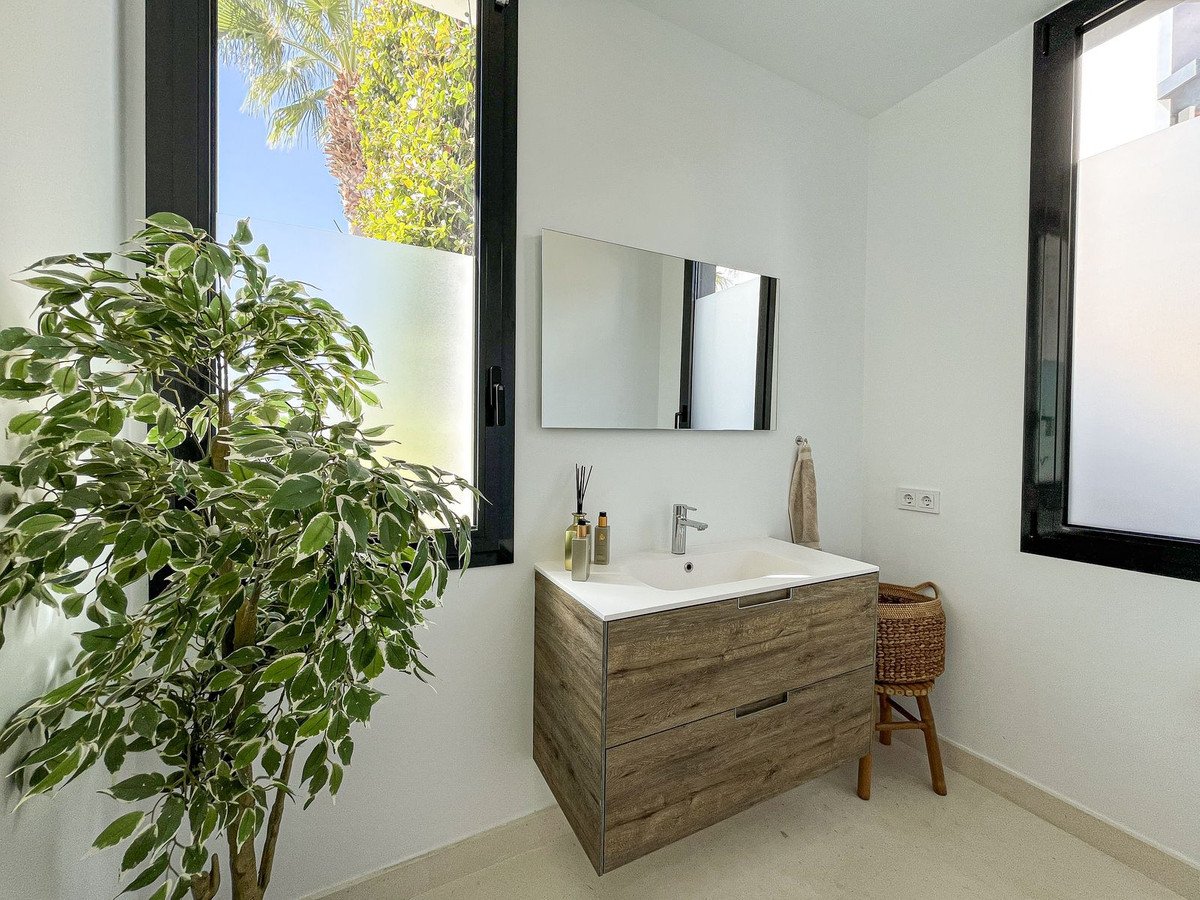 5 Bed Semi-Detached House in Cabopino