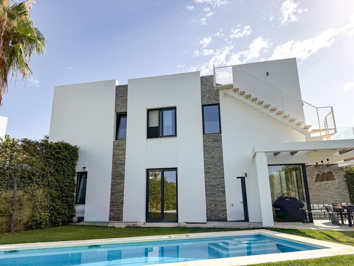 5 Bed Semi-Detached House in Cabopino
