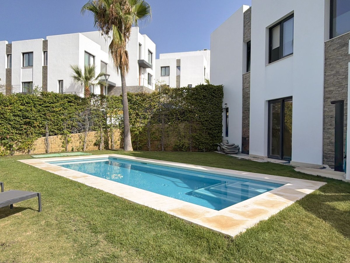 5 Bed Semi-Detached House in Cabopino