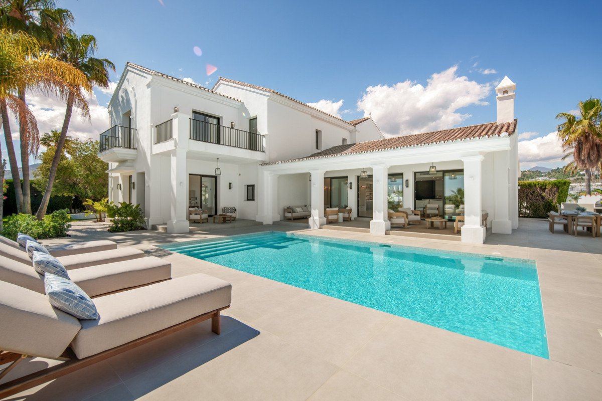 5 Bed Detached Villa in Benahavís