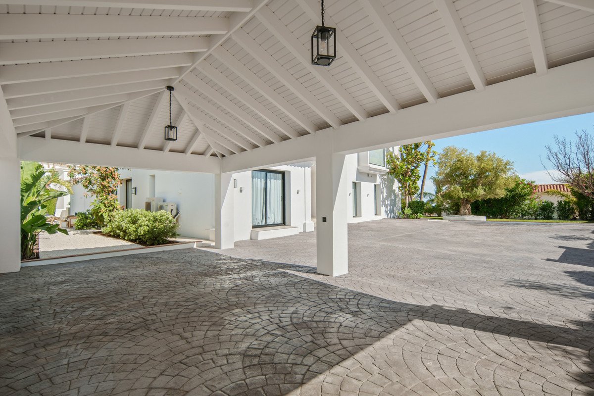 5 Bed Detached Villa in Benahavís
