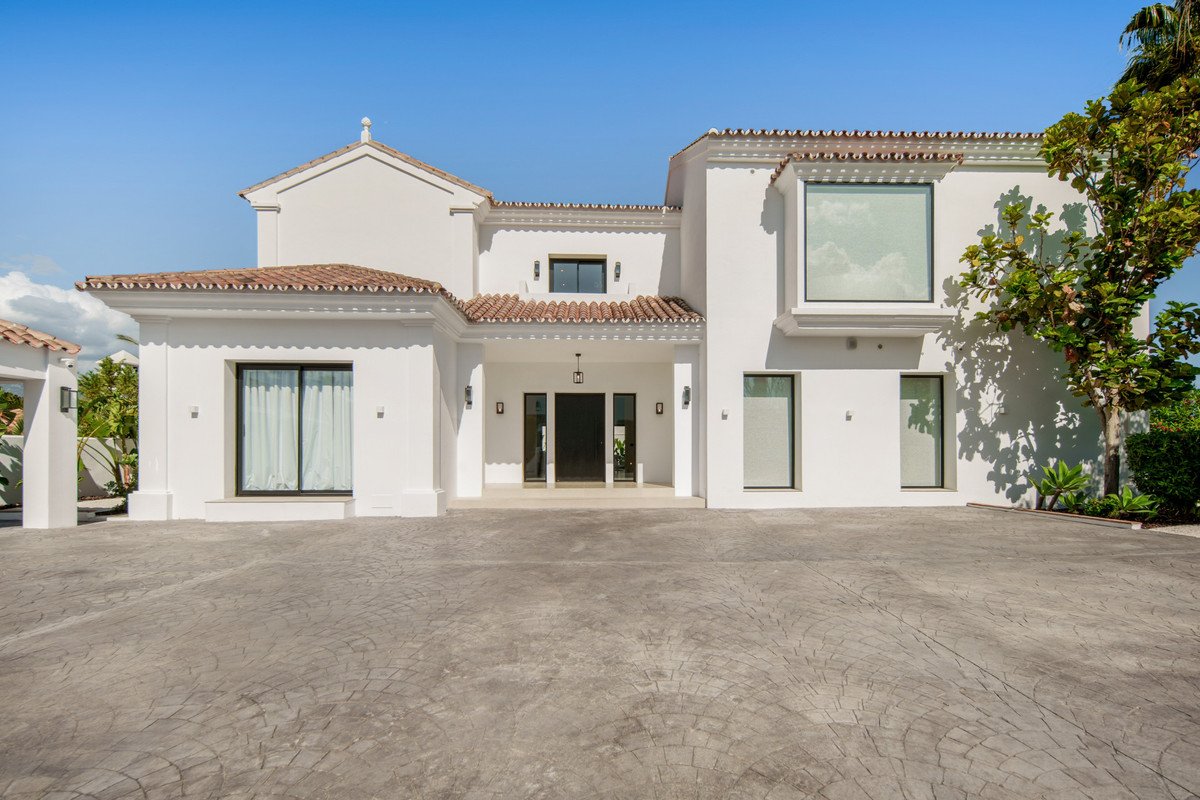 5 Bed Detached Villa in Benahavís