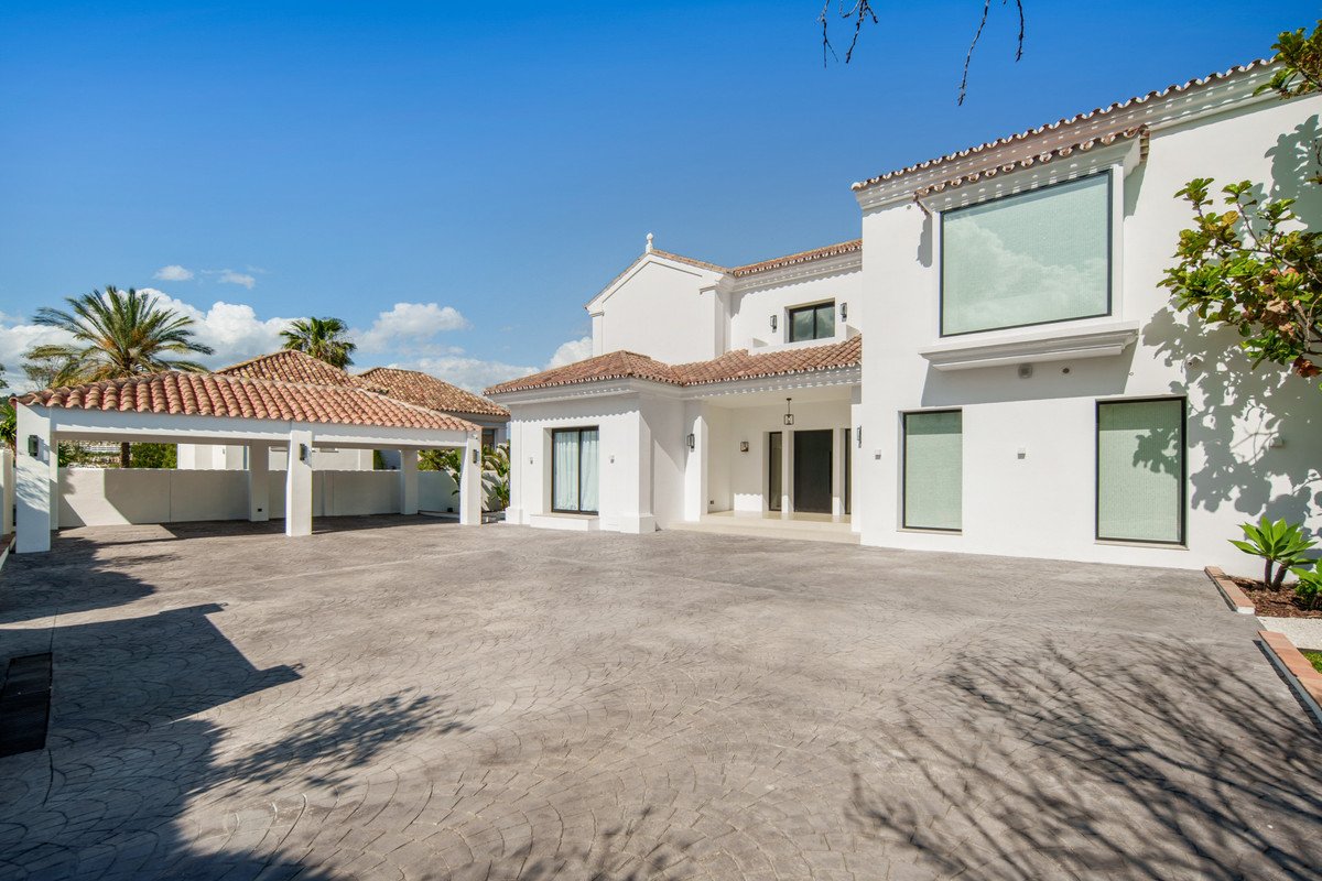5 Bed Detached Villa in Benahavís