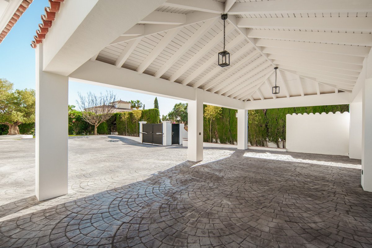 5 Bed Detached Villa in Benahavís