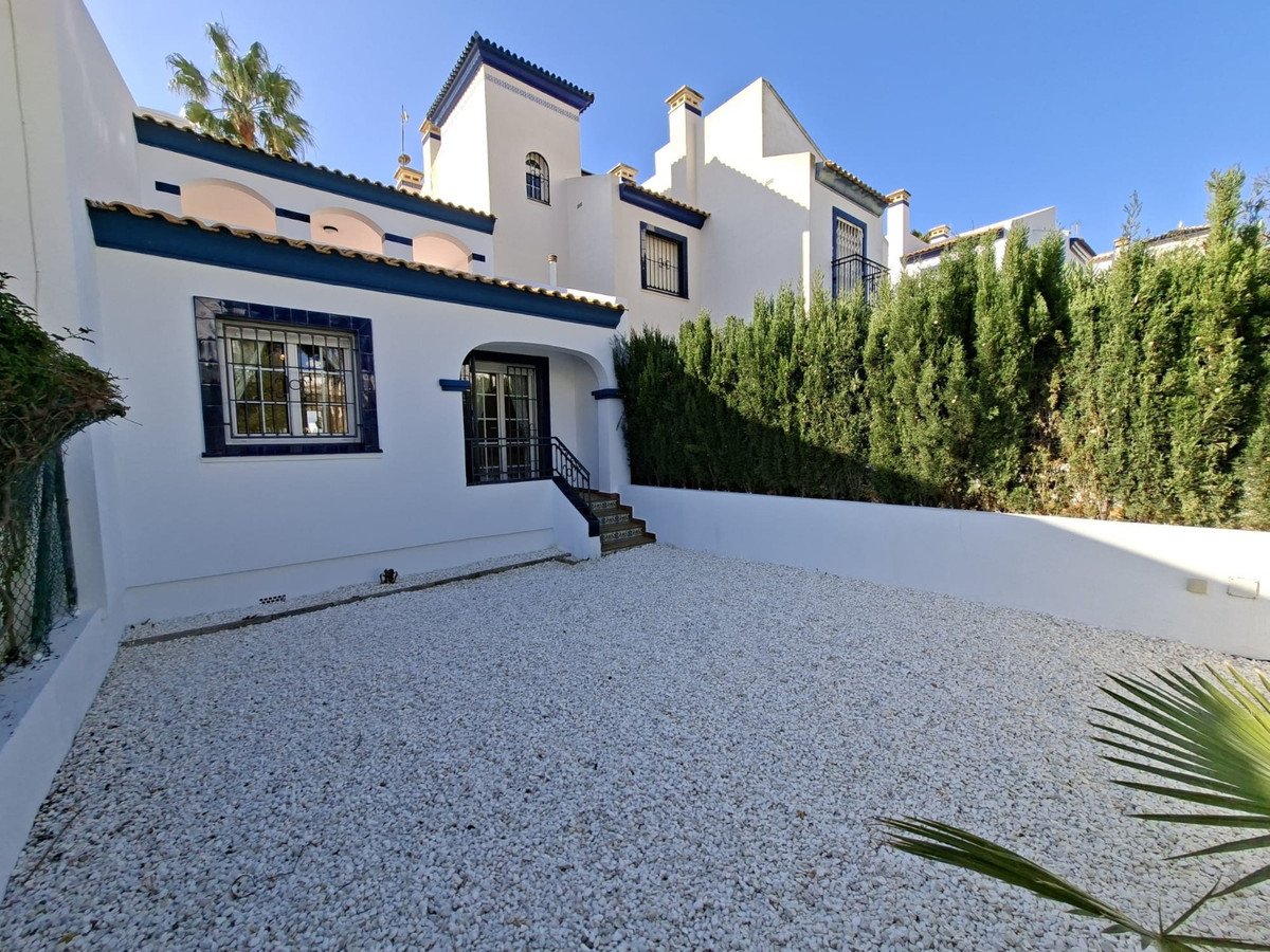 2 Bed Detached Villa in Villamartin