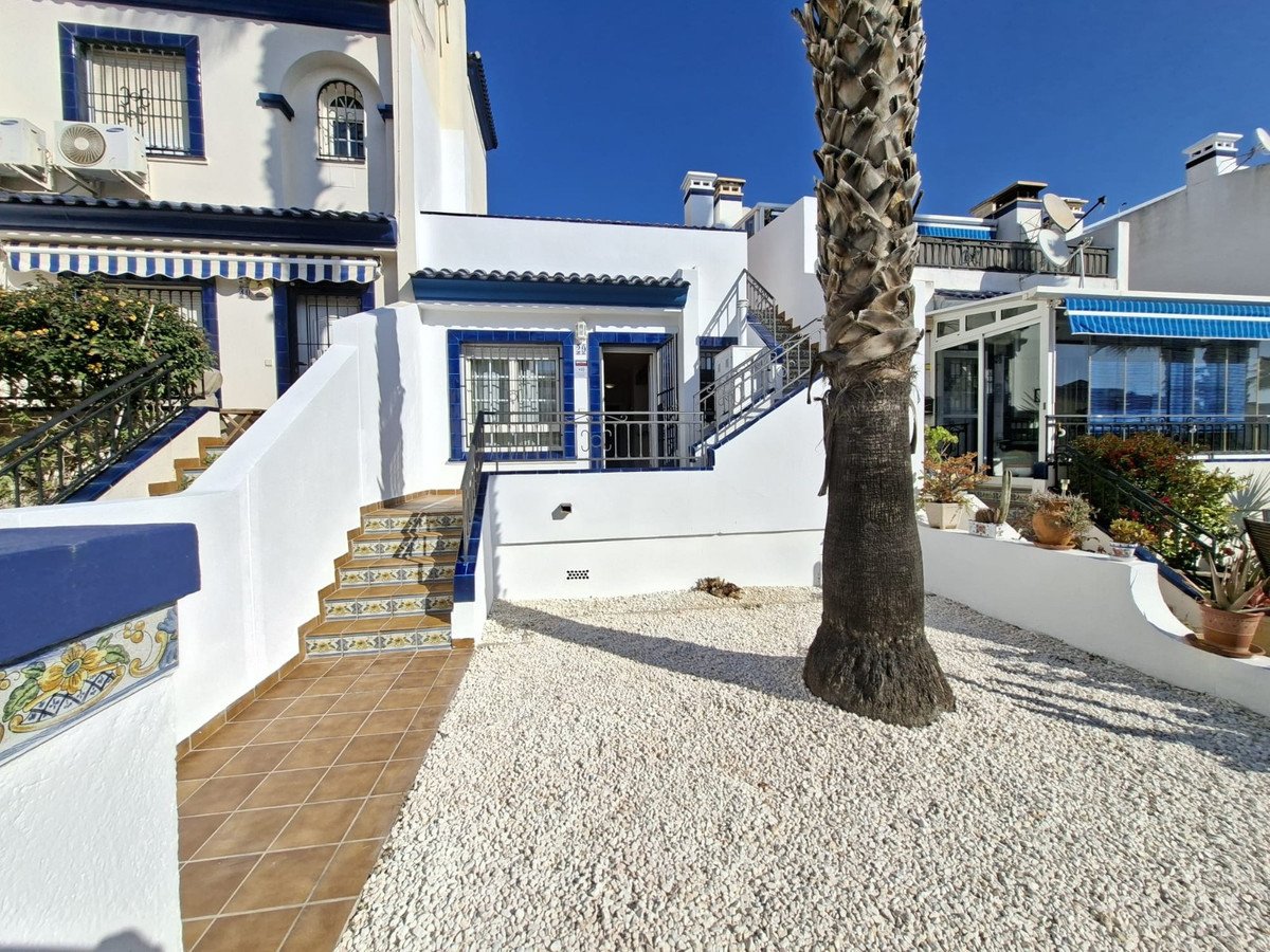 2 Bed Detached Villa in Villamartin