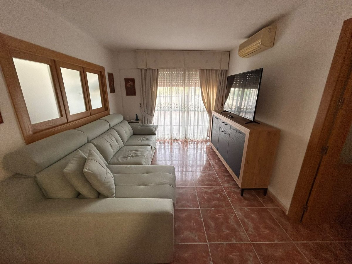3 Bed Middle Floor Apartment in Las Lagunas