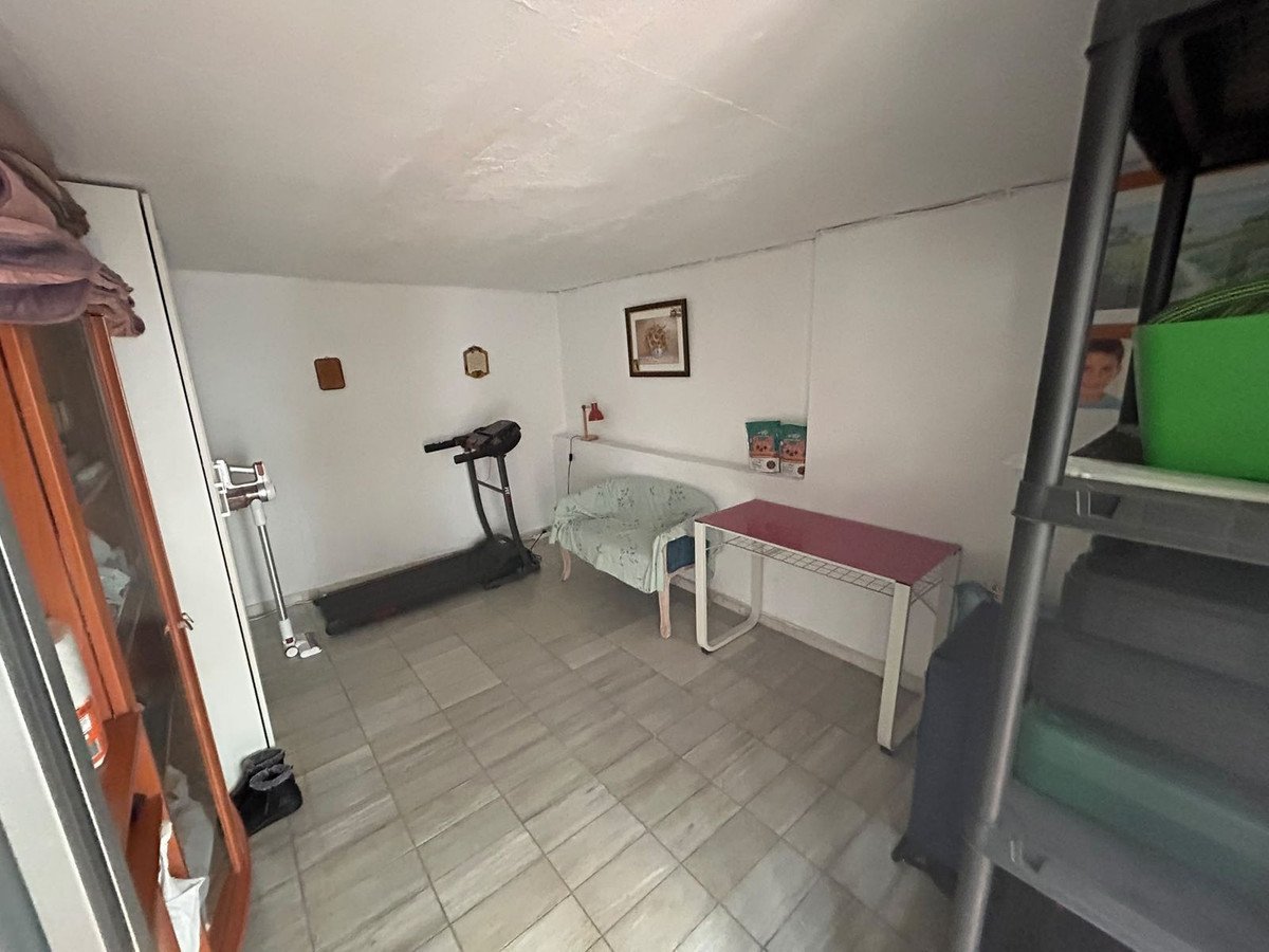 3 Bed Middle Floor Apartment in Las Lagunas