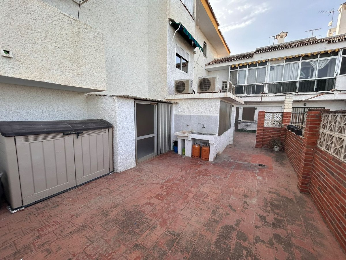 3 Bed Middle Floor Apartment in Las Lagunas
