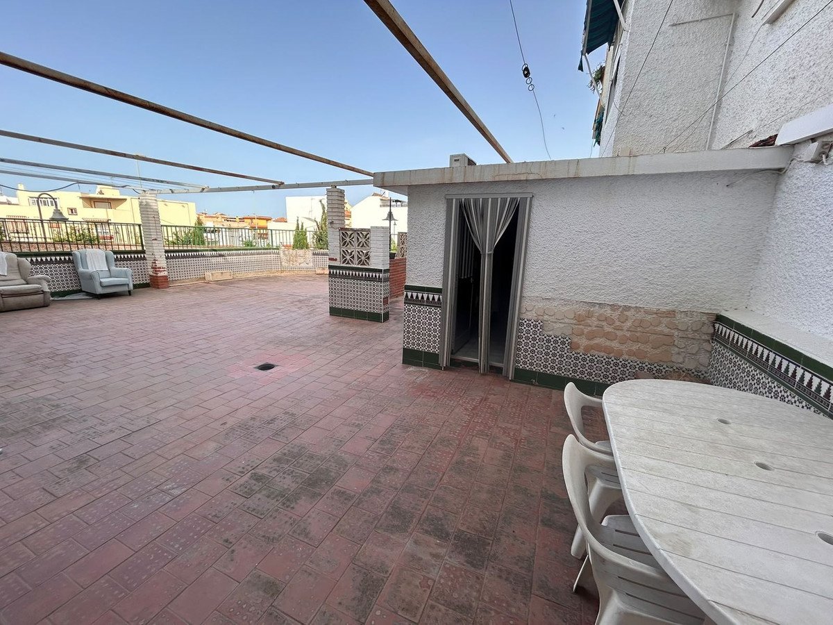 3 Bed Middle Floor Apartment in Las Lagunas