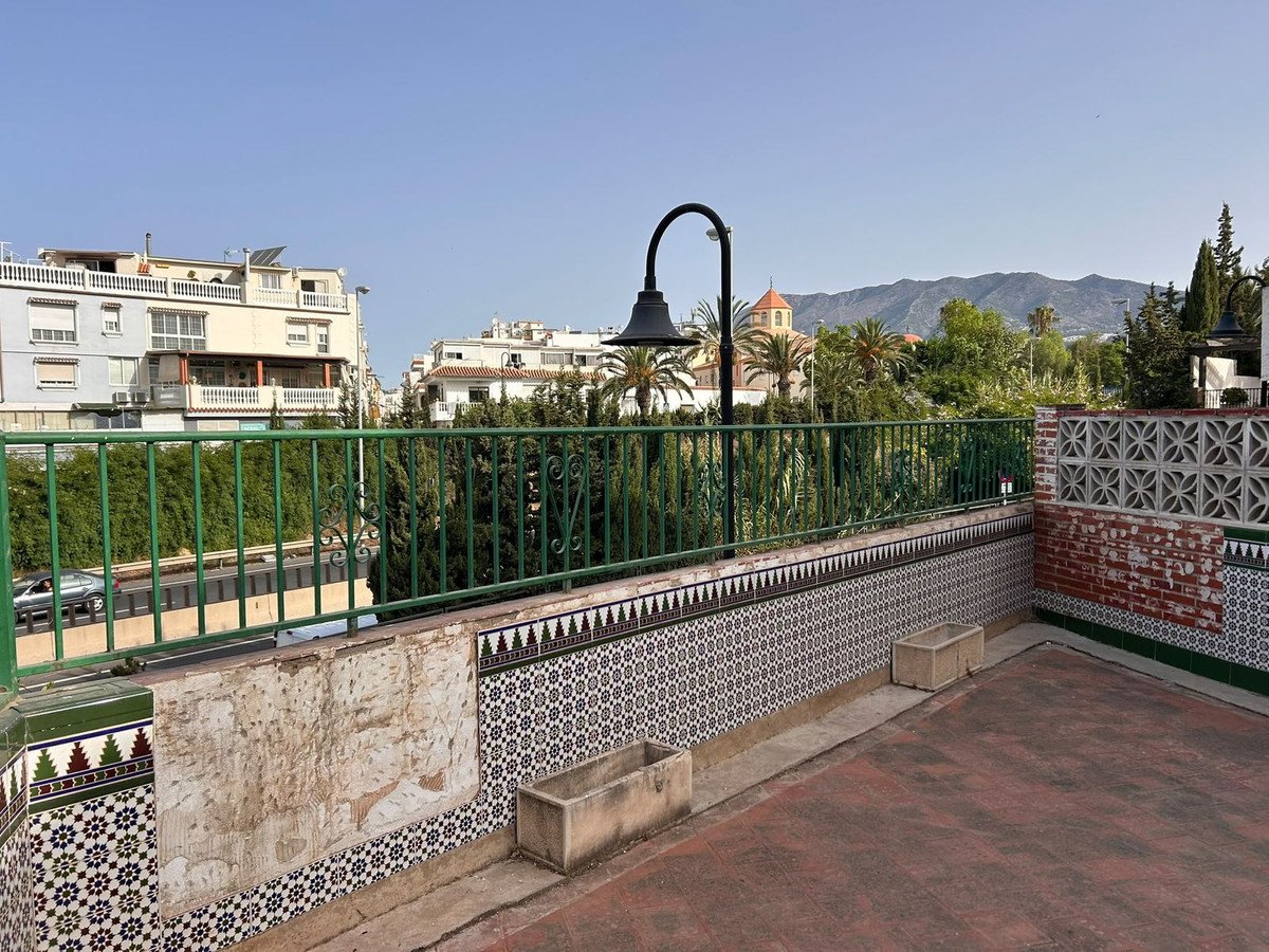 3 Bed Middle Floor Apartment in Las Lagunas