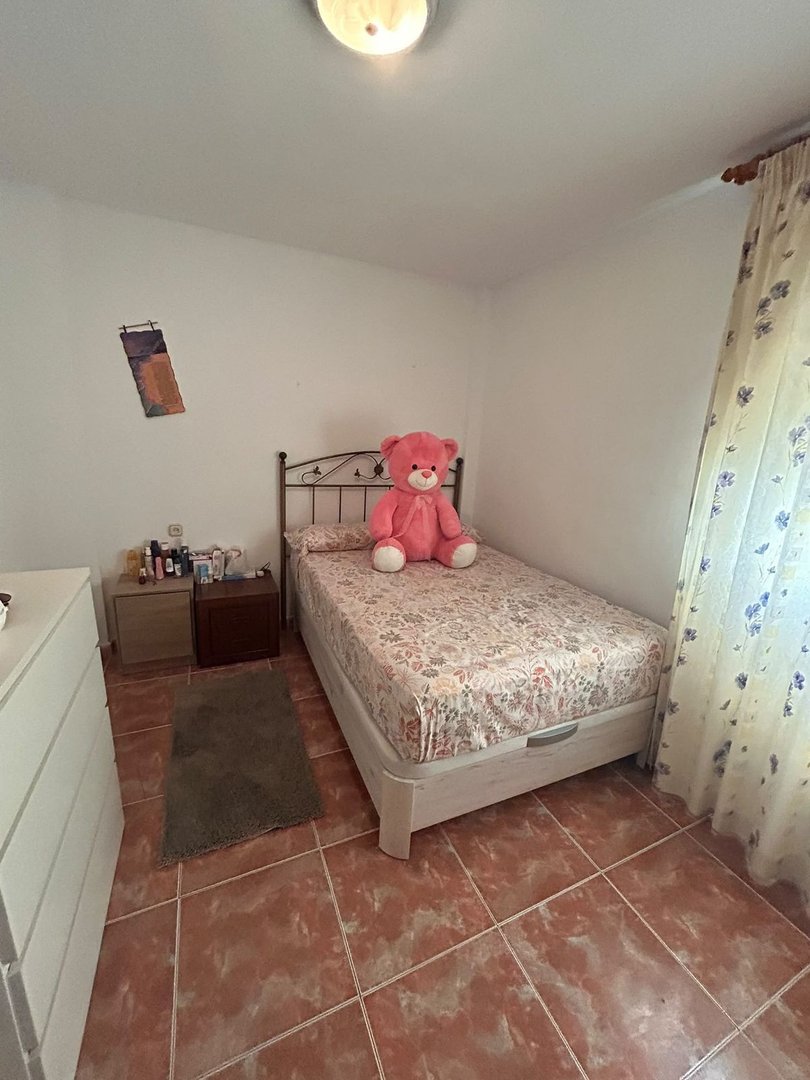 3 Bed Middle Floor Apartment in Las Lagunas