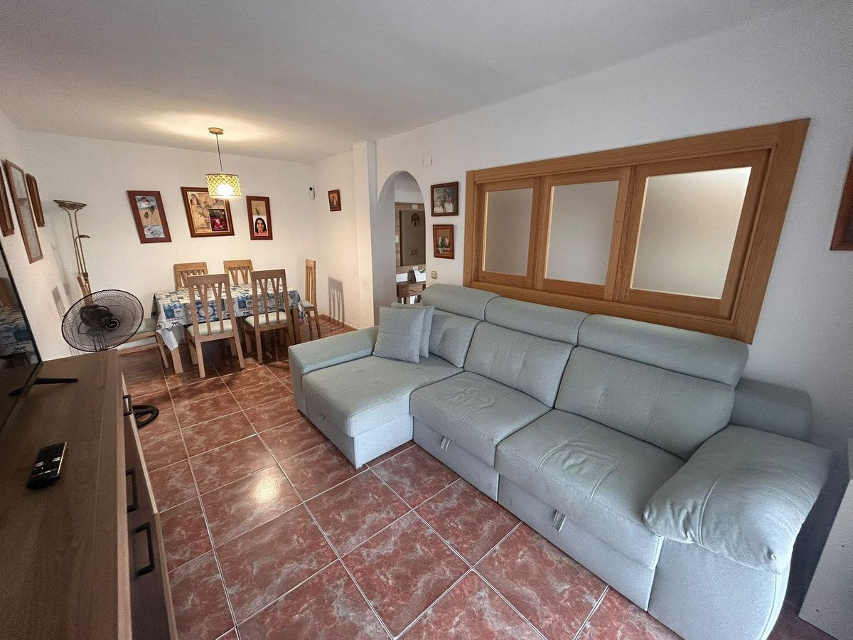 3 Bed Middle Floor Apartment in Las Lagunas