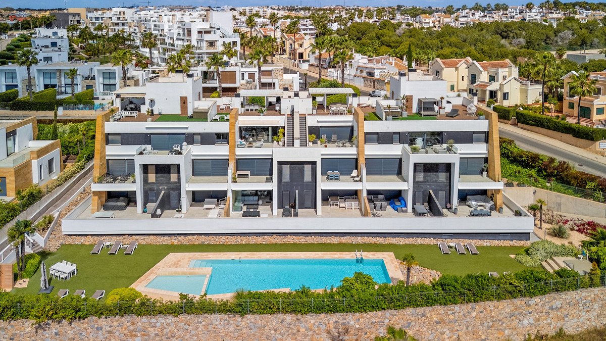 2 Bed Ground Floor Apartment in Villamartin