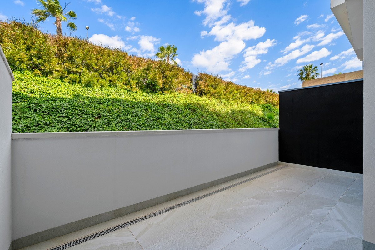2 Bed Ground Floor Apartment in Villamartin