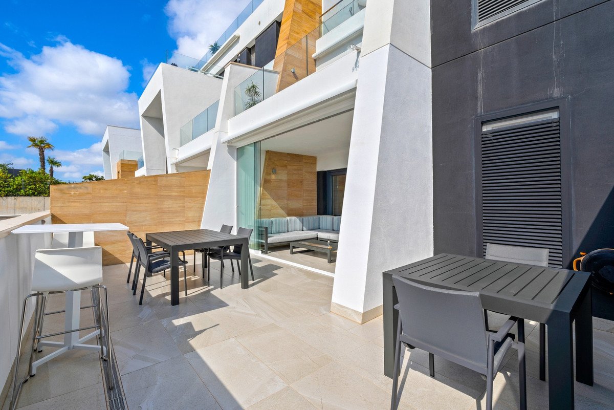 2 Bed Ground Floor Apartment in Villamartin