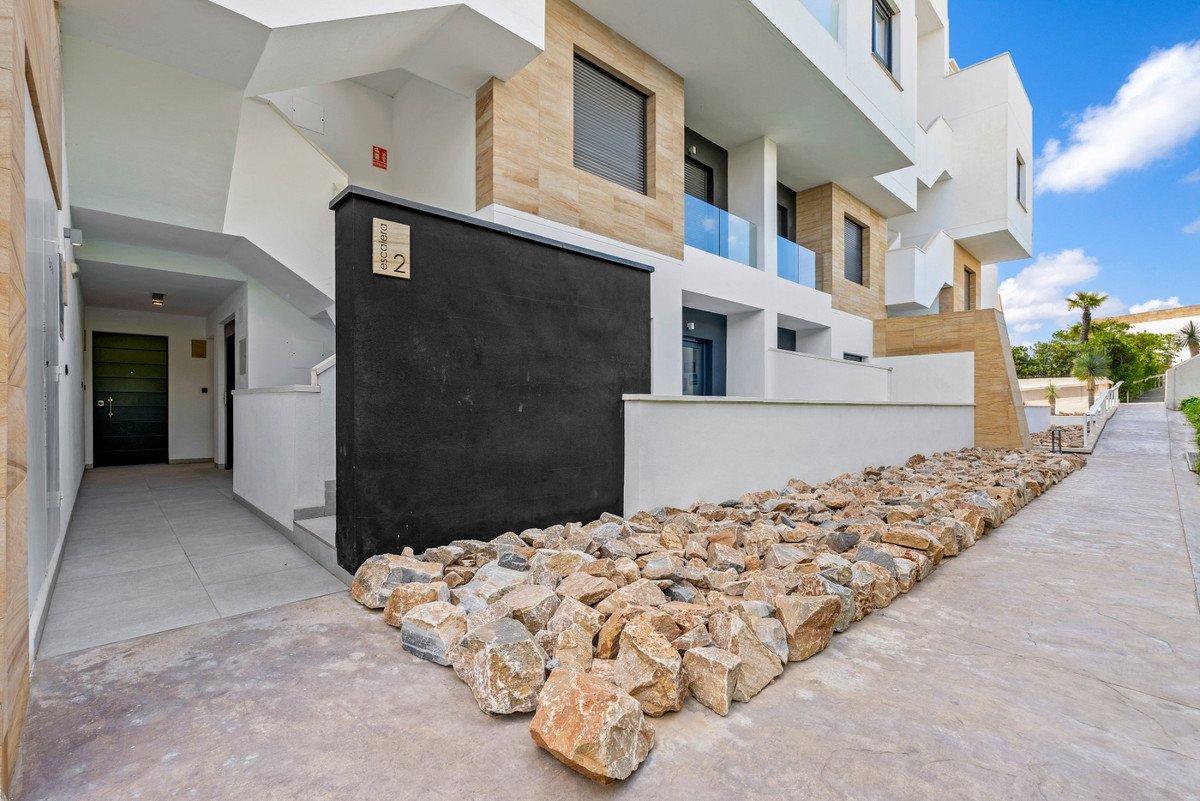2 Bed Ground Floor Apartment in Villamartin