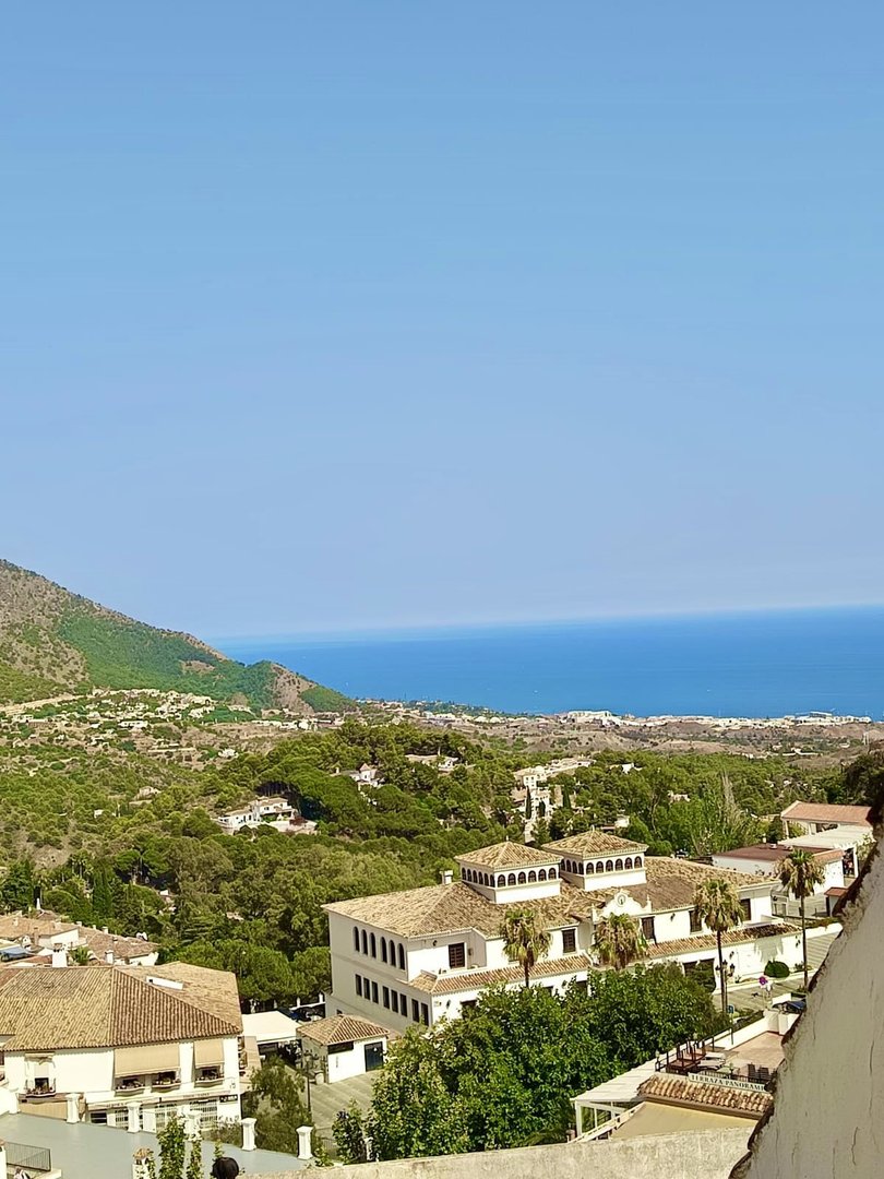2 Bed Top Floor Apartment in Mijas