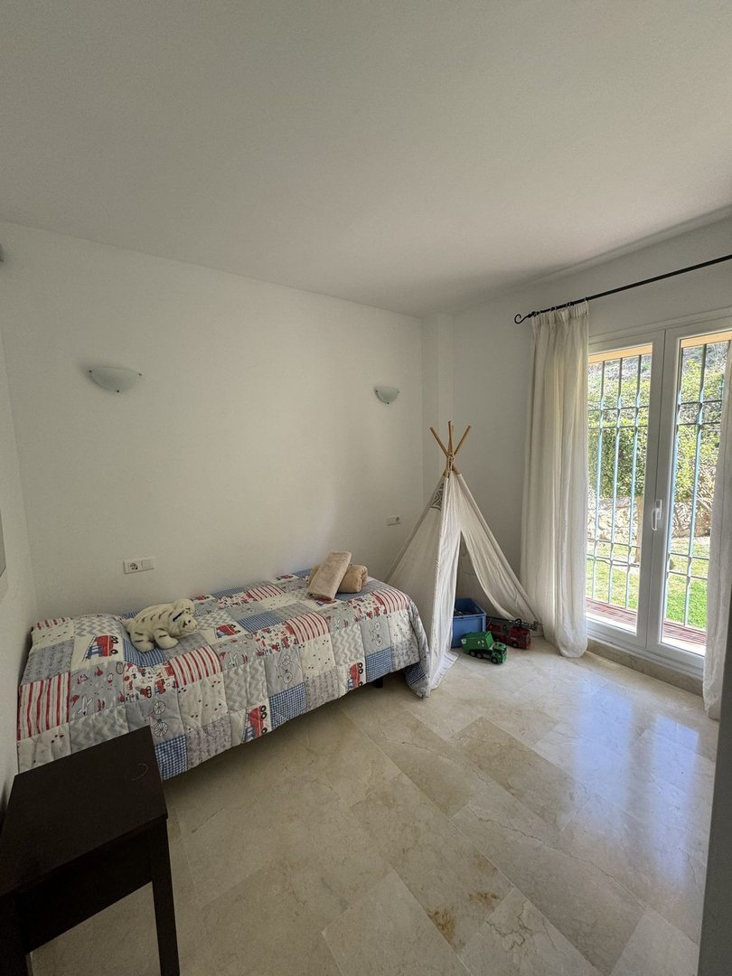 3 Bed Middle Floor Apartment in Elviria