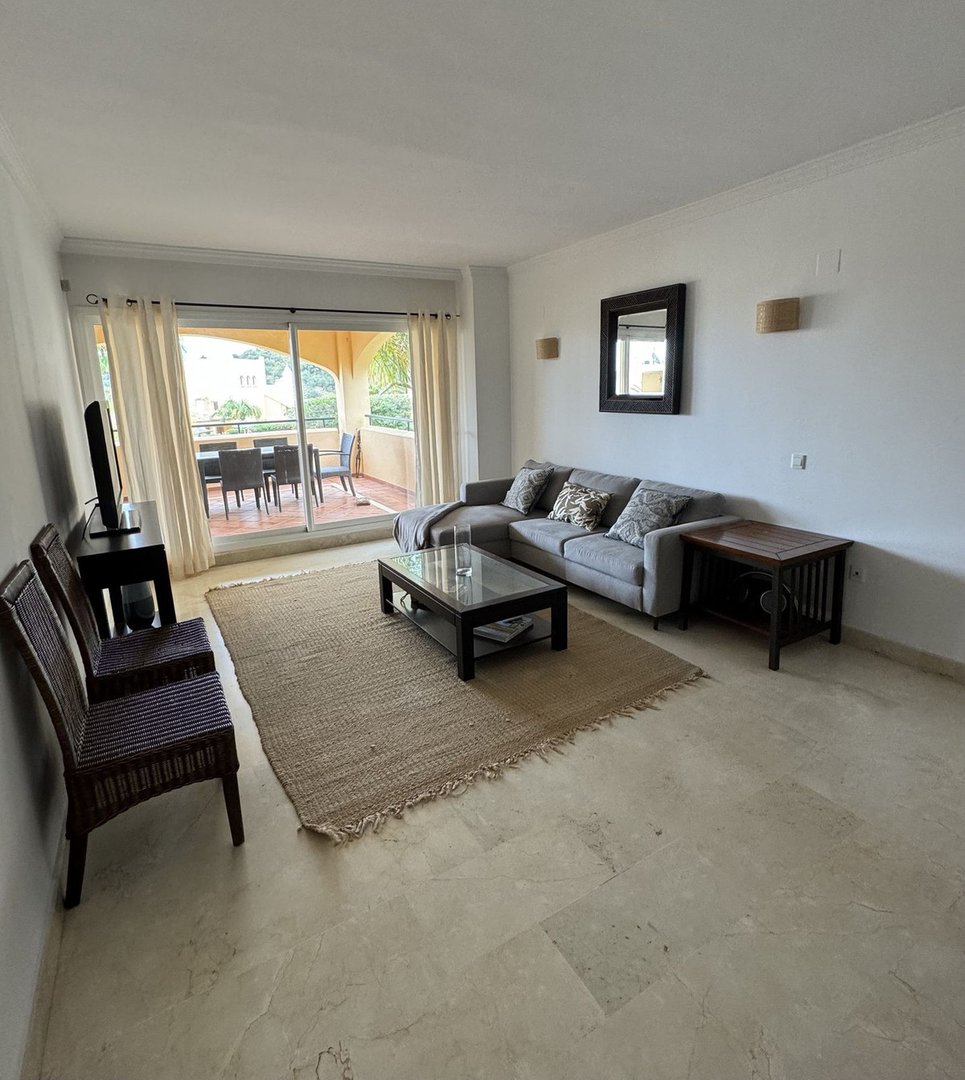 3 Bed Middle Floor Apartment in Elviria
