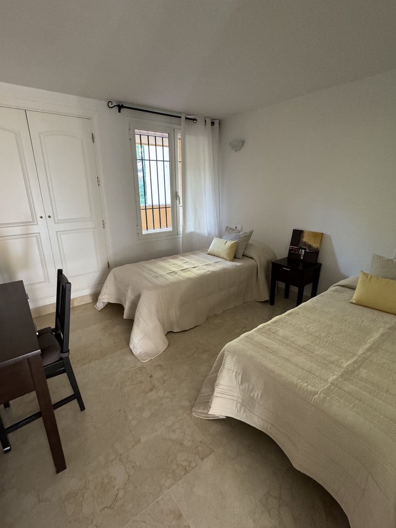 3 Bed Middle Floor Apartment in Elviria