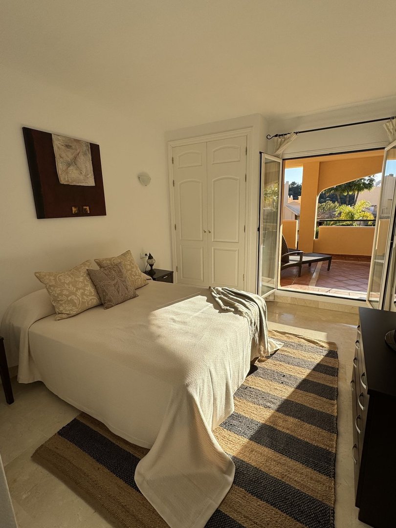 3 Bed Middle Floor Apartment in Elviria