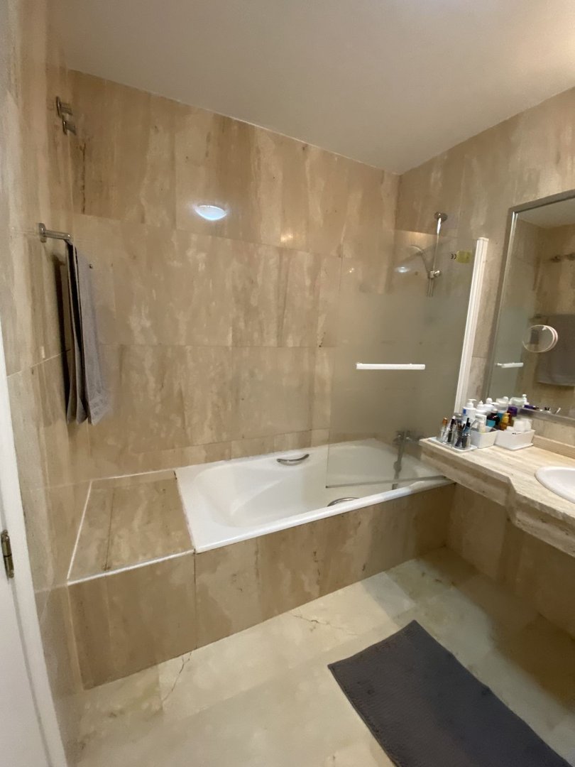 3 Bed Middle Floor Apartment in Elviria