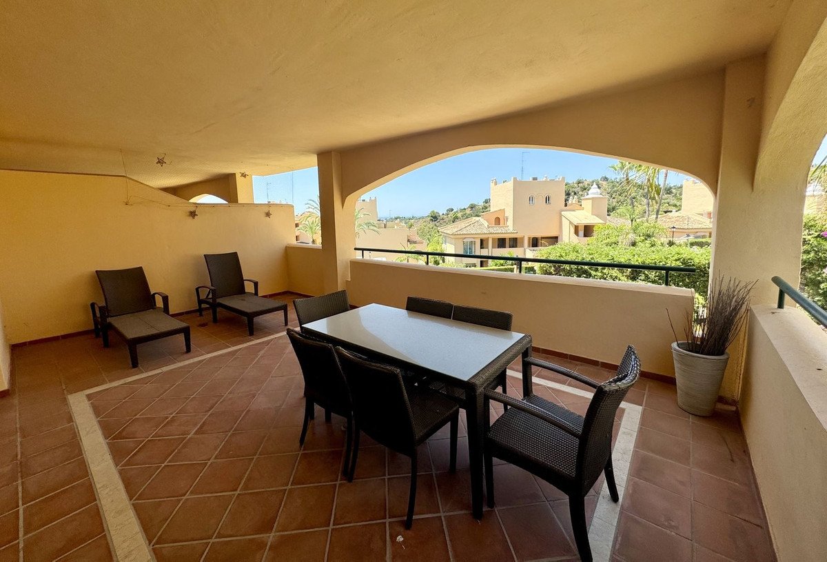 3 Bed Middle Floor Apartment in Elviria