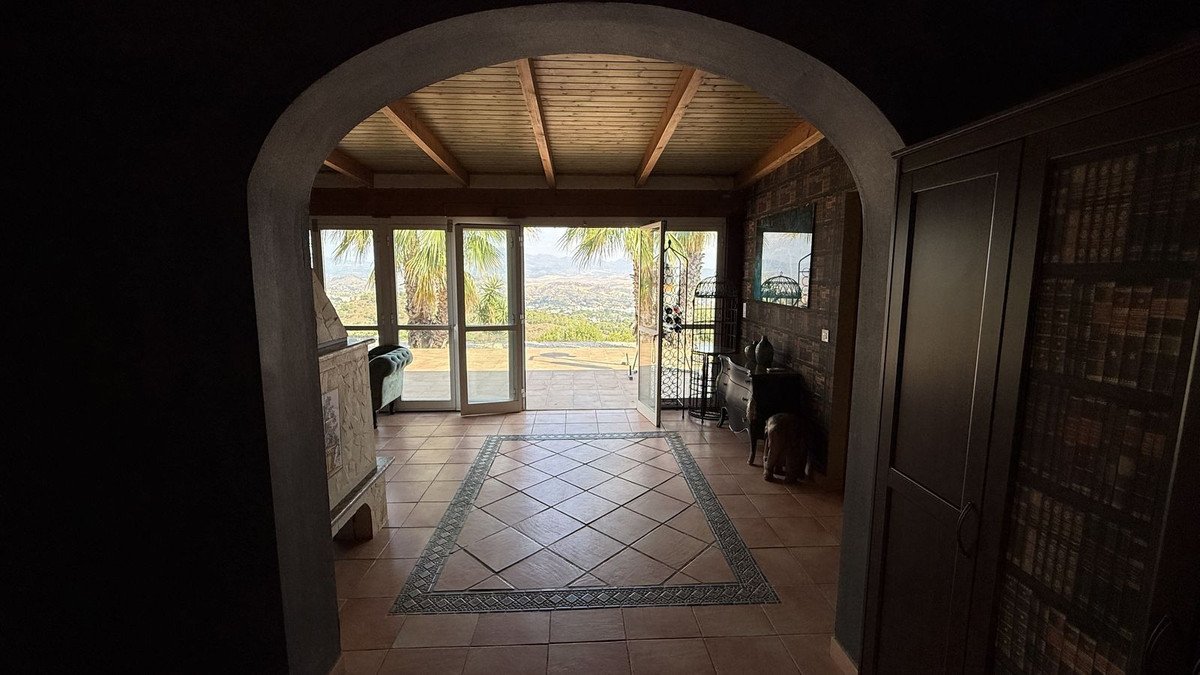 4 Bed Finca - Cortijo in Coín