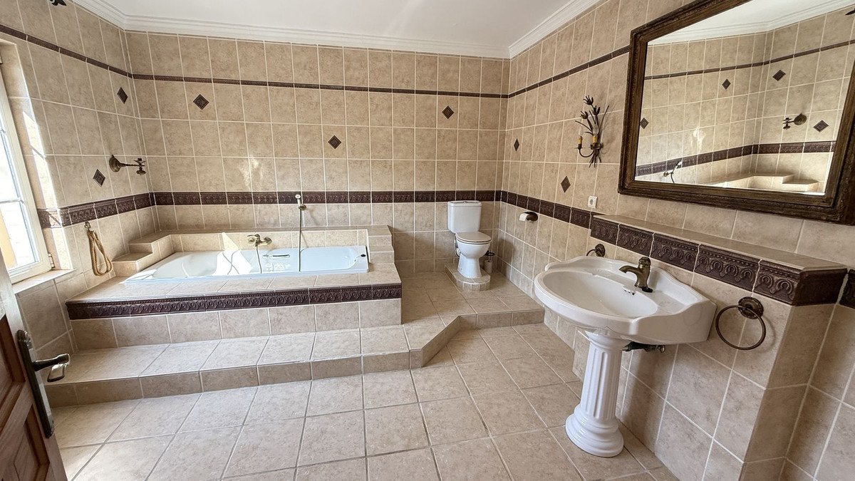 4 Bed Finca - Cortijo in Coín