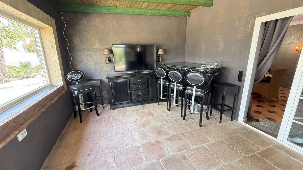 4 Bed Finca - Cortijo in Coín