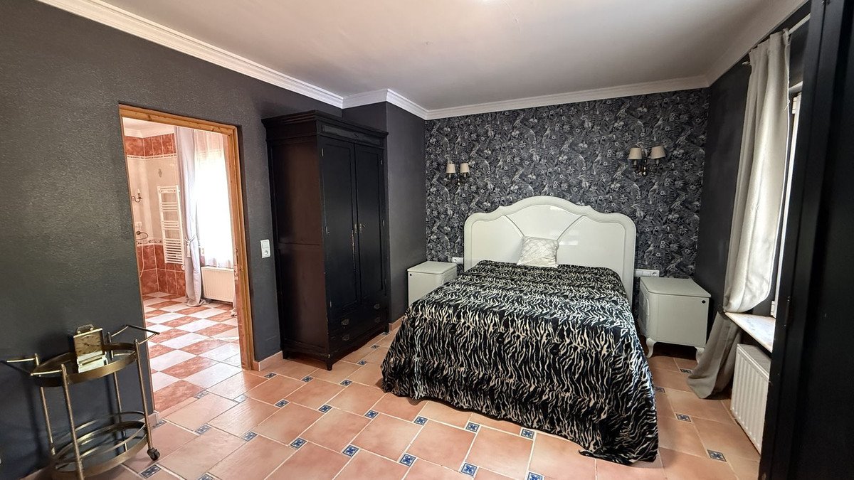 4 Bed Finca - Cortijo in Coín