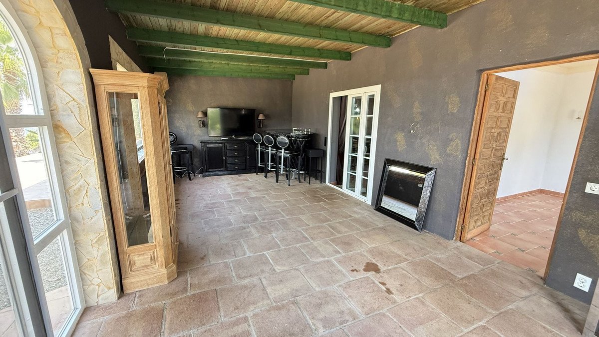 4 Bed Finca - Cortijo in Coín