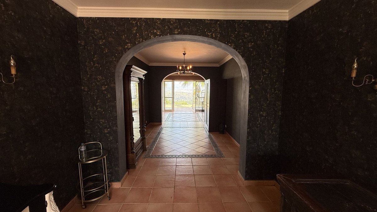 4 Bed Finca - Cortijo in Coín