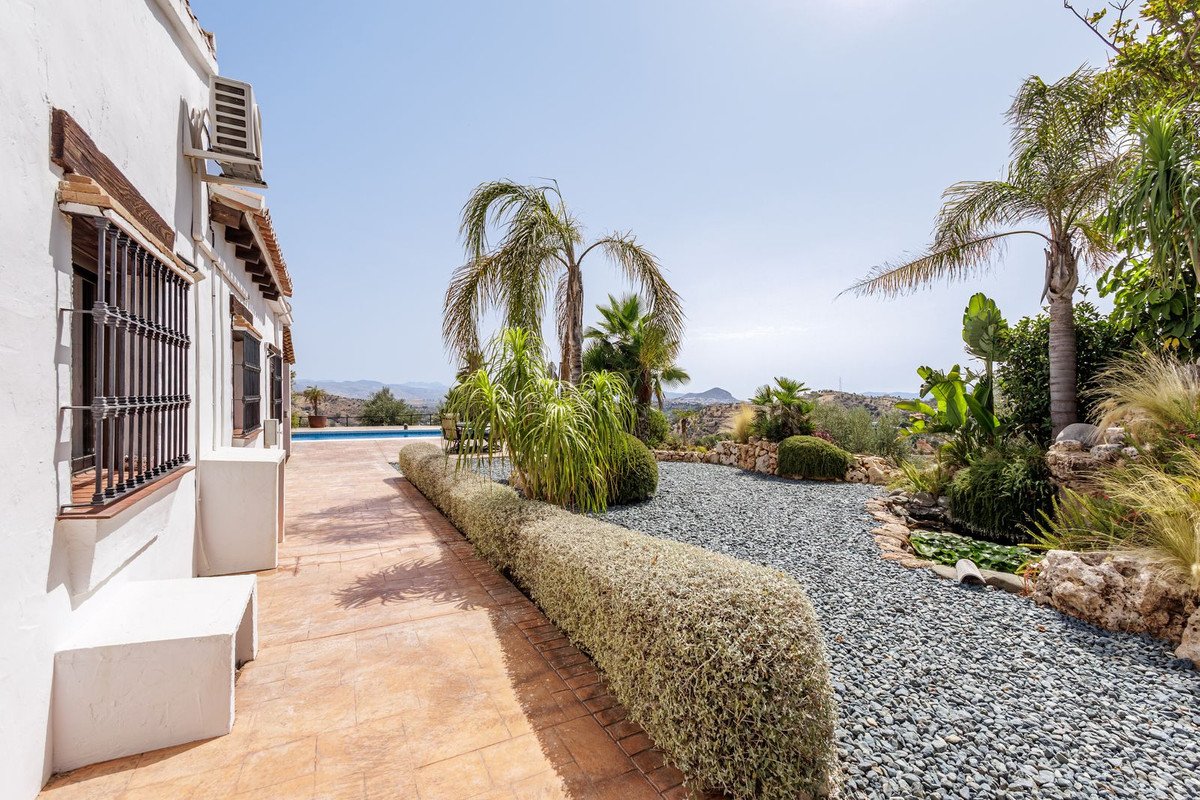 3 Bed Detached Villa in Coín